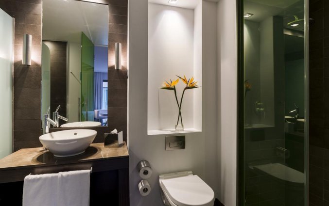 Badkamer van hotel Room Mate Carla in Barcelona